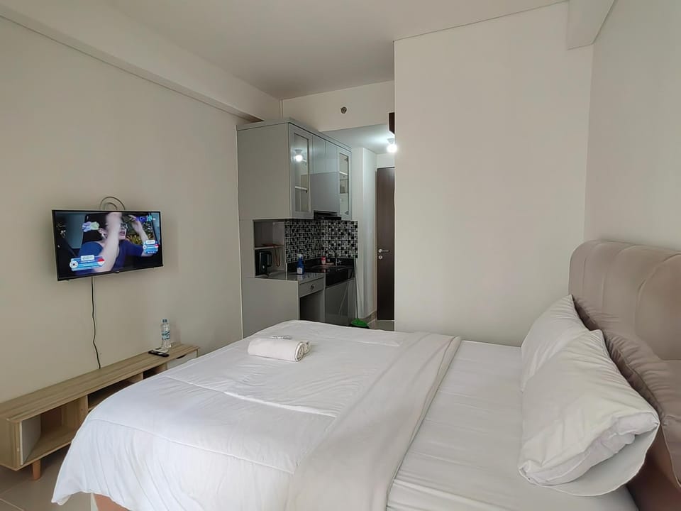 Bed, TV and multimedia