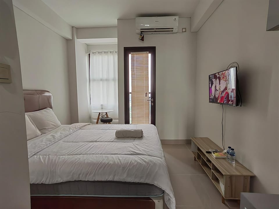 Communal lounge/ TV room, Bed, TV and multimedia, Photo of the whole room, Evening entertainment, Bedroom, air conditioner