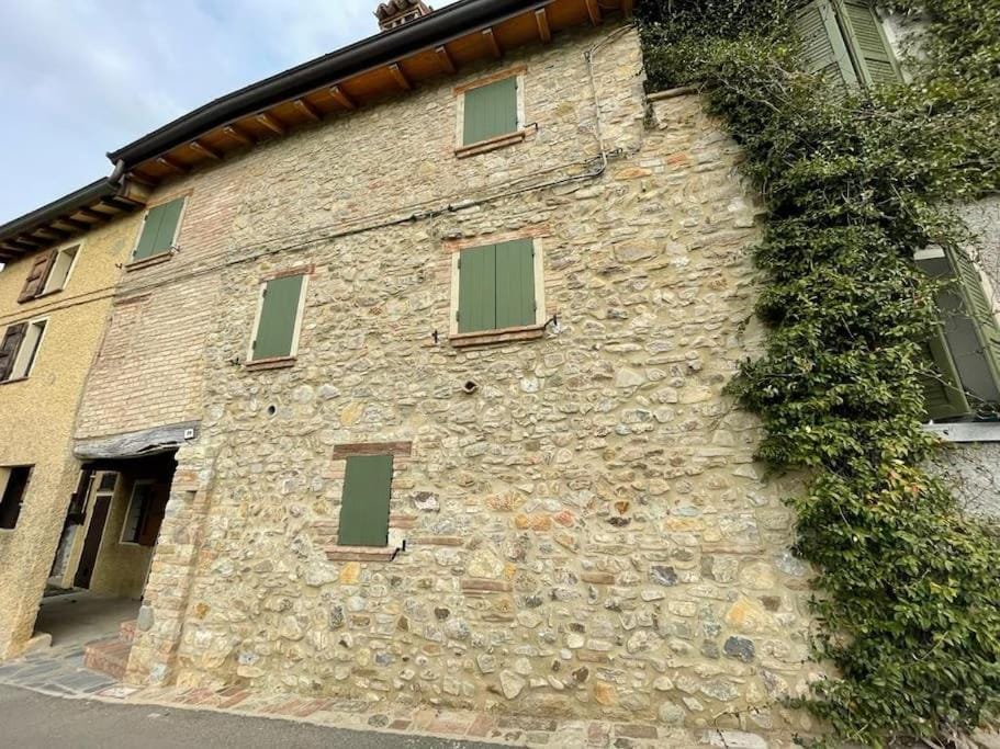 Alloggio con camino nel borgo del castello House in Emilia-Romagna