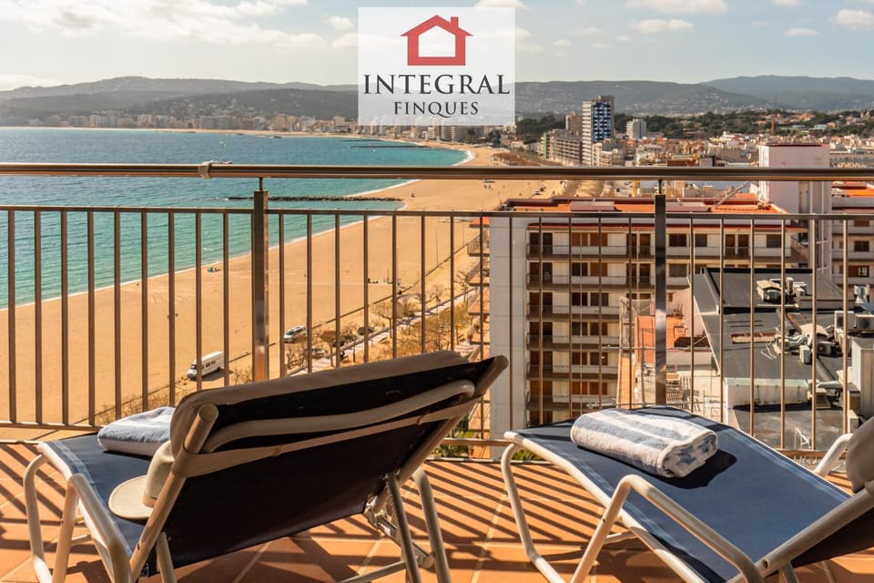 Property building, Neighbourhood, Balcony/Terrace, Balcony/Terrace, Sea view, sunbed