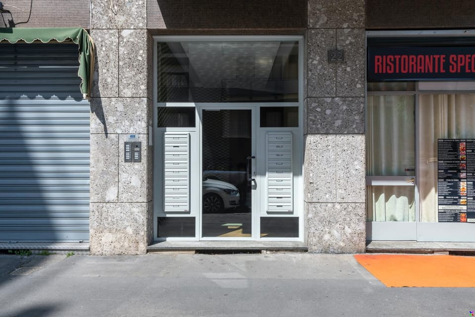 Facade/entrance
