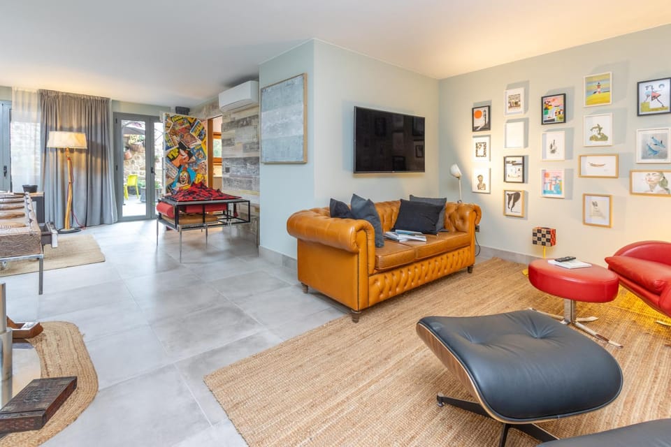 Property building, Living room