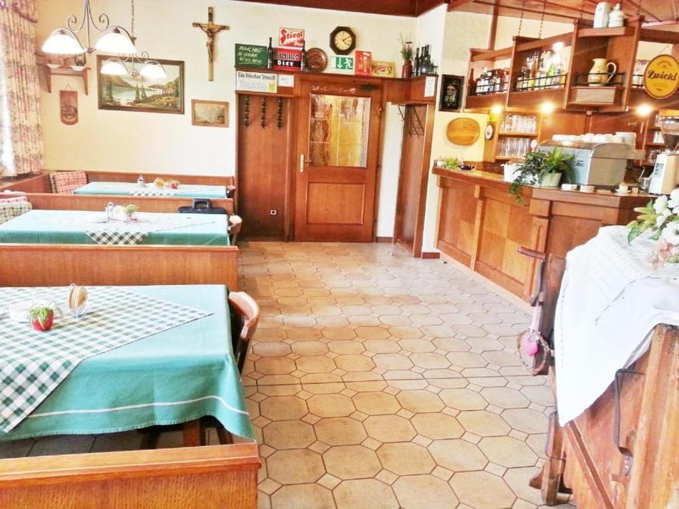 Restaurant/places to eat