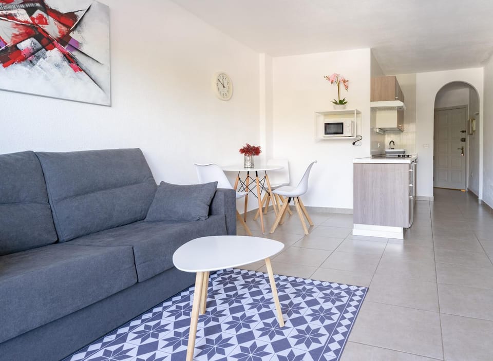 Living room, Seating area, Dining area, minibar