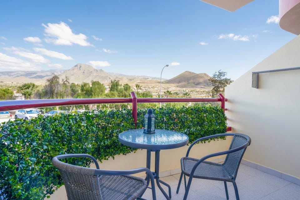 View (from property/room), Balcony/Terrace, Mountain view