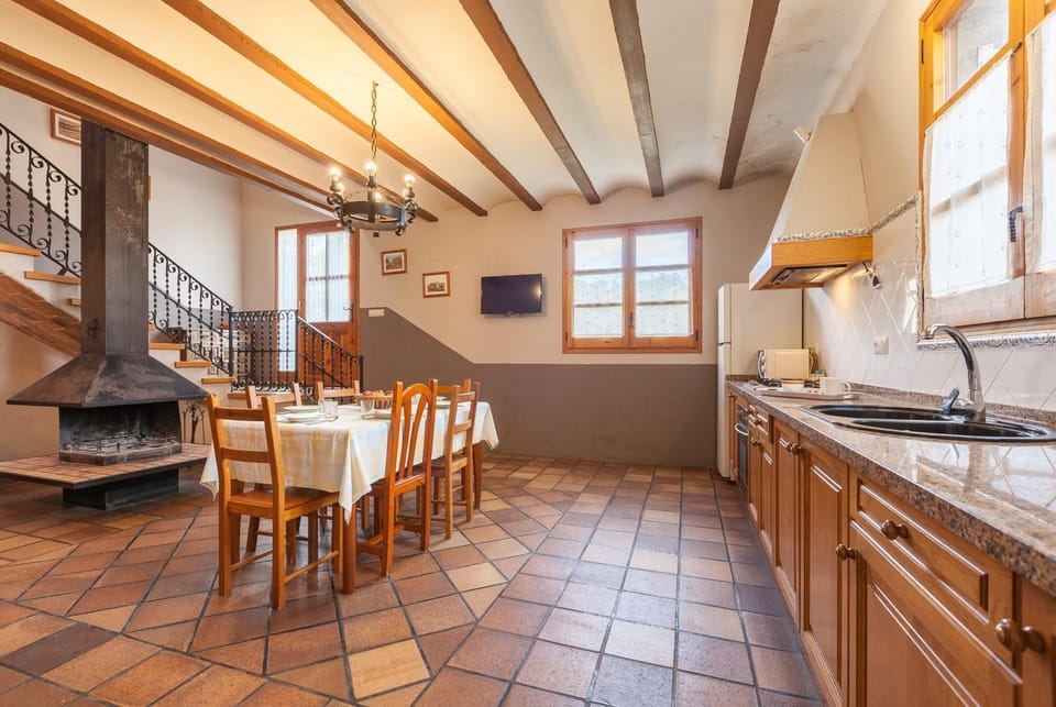 Property building, Kitchen or kitchenette, Living room