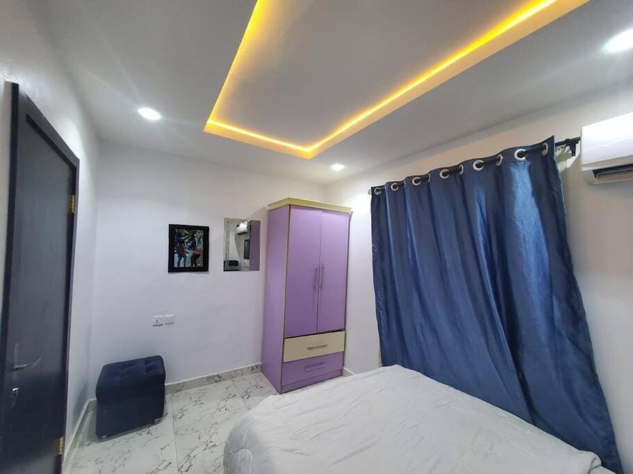 Bed, TV and multimedia, Photo of the whole room, Bedroom, wardrobe