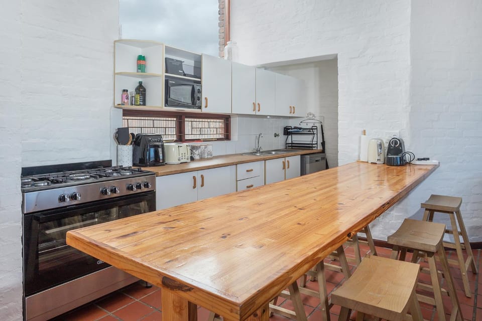 Kitchen or kitchenette, Dining area, dishwasher, pet friendly, stove, toaster