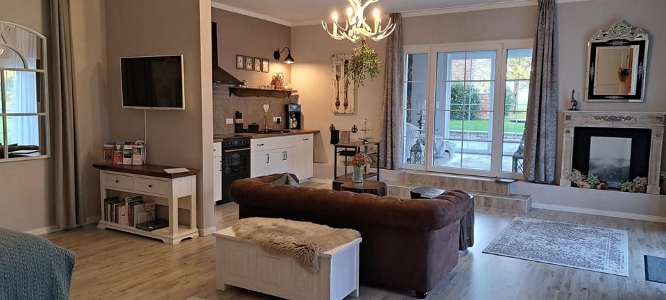 TV and multimedia, Kitchen or kitchenette, Living room, Seating area