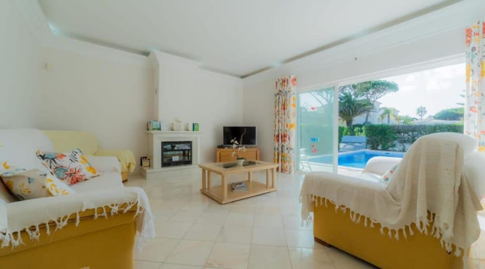 Villa Bonsal - Modern villa in a prime location near the luxury golf courses Villa in Faro District