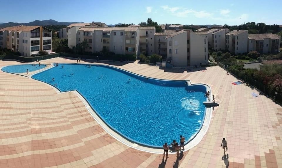 Swimming pool, Swimming pool