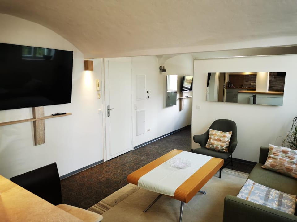 TV and multimedia, Photo of the whole room, Seating area