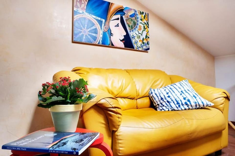 Living room, Decorative detail, Seating area