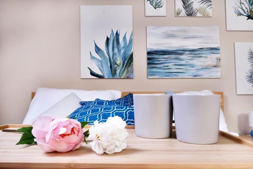 Bed, Photo of the whole room, Decorative detail, Bedroom
