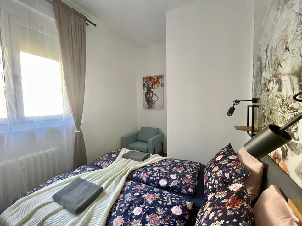 Hollán Residence I 3bdr I 2bathr I FreeParking Apartment in Budapest
