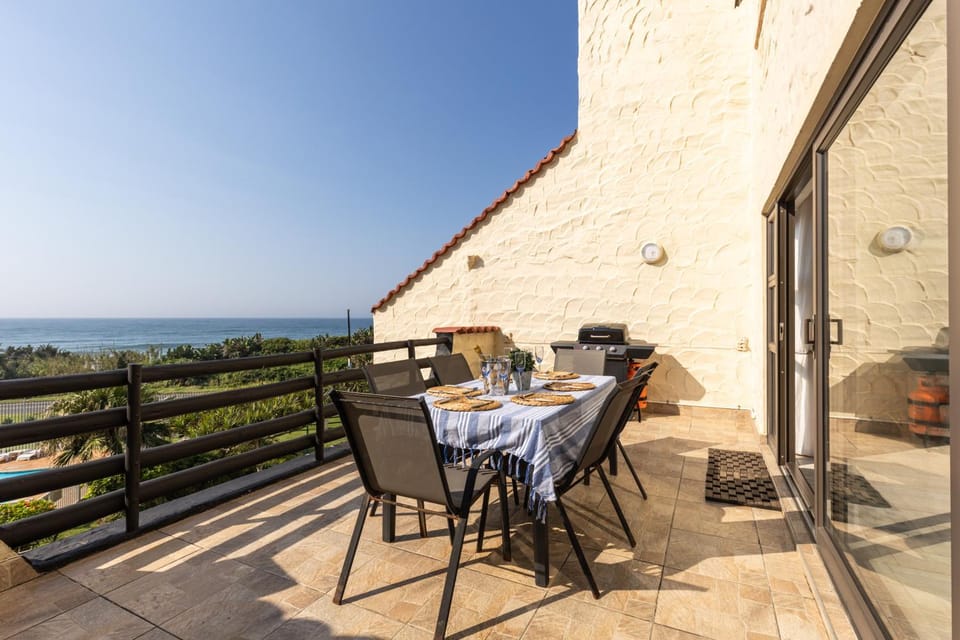 View (from property/room), Balcony/Terrace, Seating area, Sea view