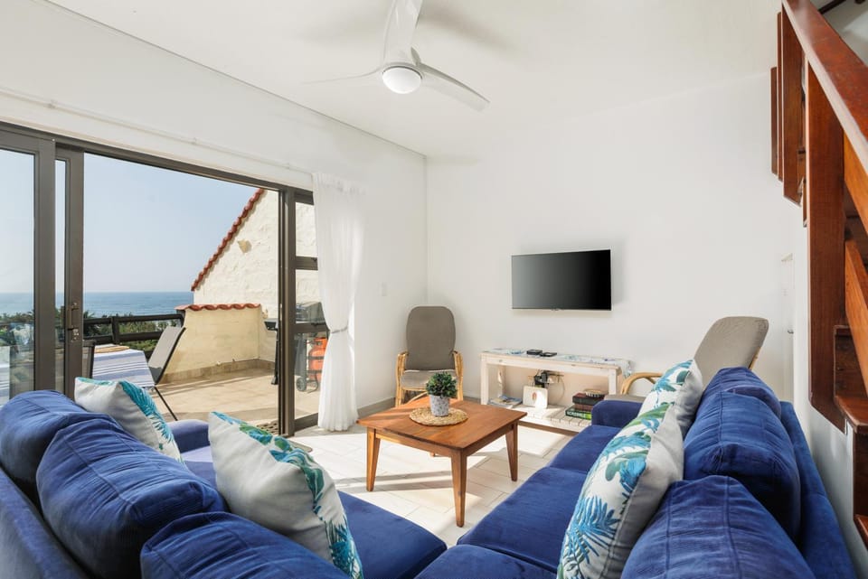 TV and multimedia, View (from property/room), Balcony/Terrace, Living room, Seating area, Sea view