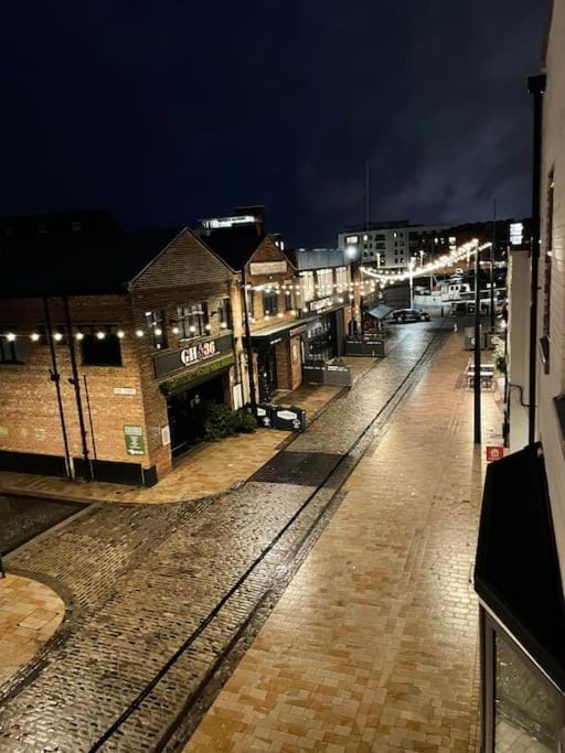 Night, Neighbourhood, City view, Street view, Location