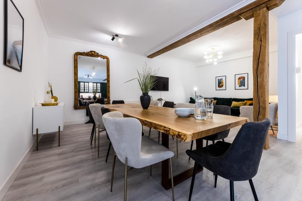 Communal lounge/ TV room, Living room, Dining area