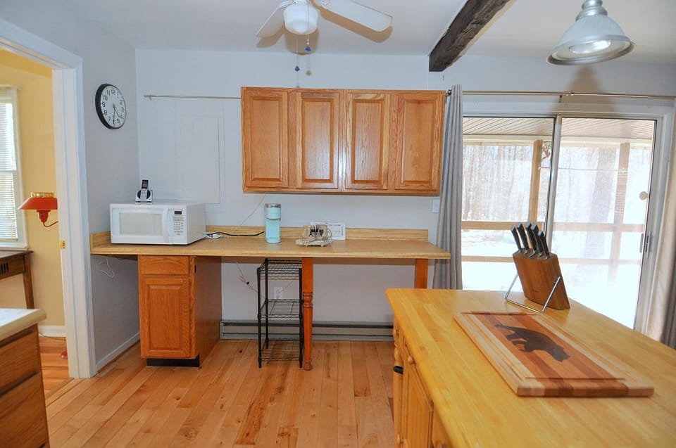 Coffee/tea facilities, Kitchen or kitchenette, Dining area