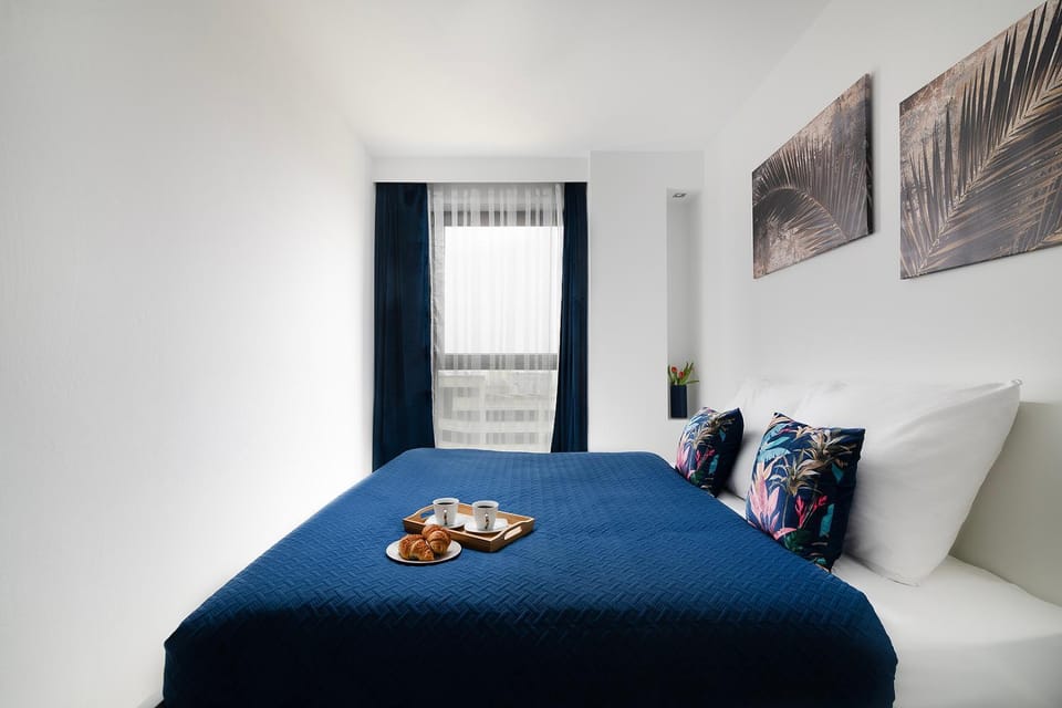 Easy Rent- Metropolitan 75 Hala Globus, 24h Check-in, Zana Apartment in Masovian Voivodeship