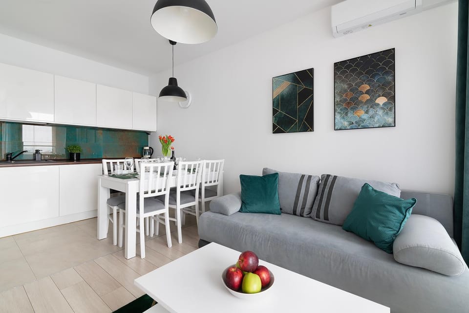 Easy Rent- Metropolitan 75 Hala Globus, 24h Check-in, Zana Apartment in Masovian Voivodeship