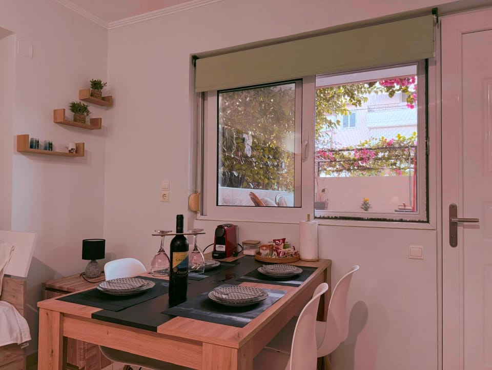 Food and drinks, Dining area, Food