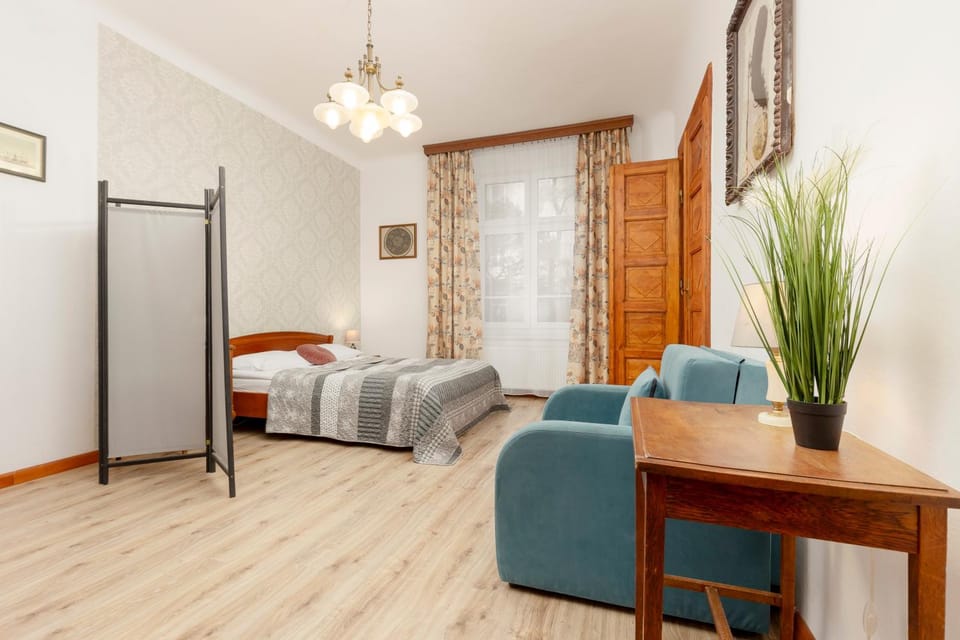 Seating area, Bedroom