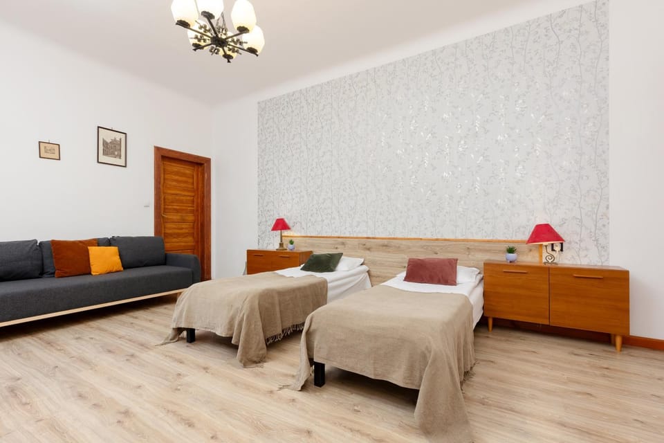 Bed, Seating area
