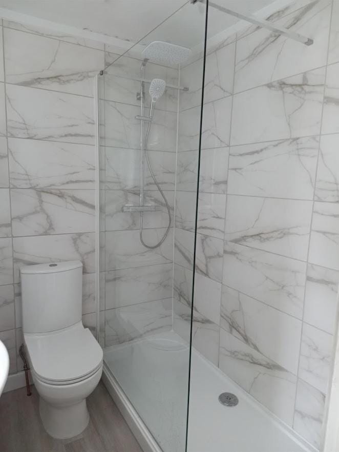 Montpellier Regency apartment balcony & parking - Pass the Keys Apartment in Cheltenham