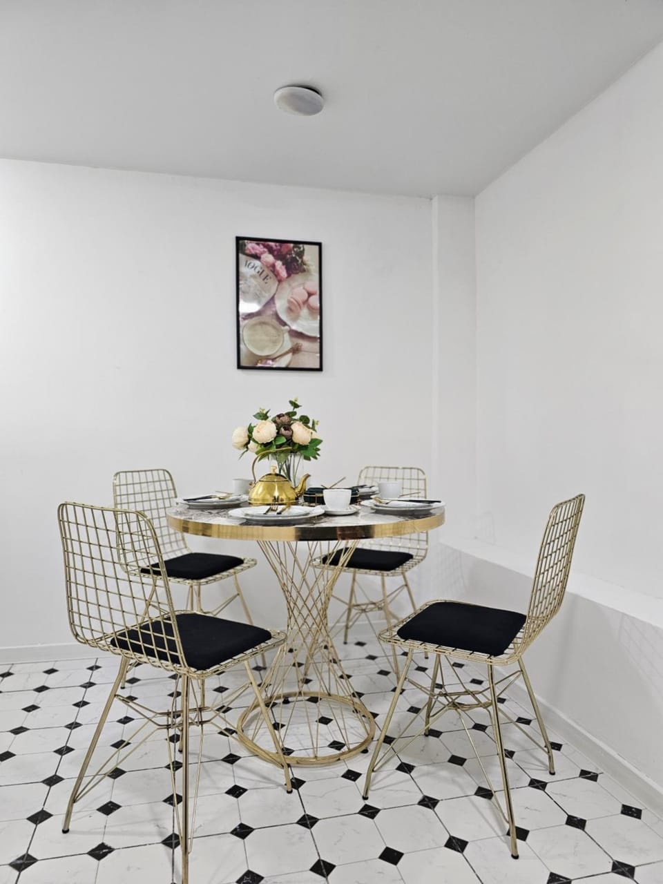 Living room, Seating area, Dining area