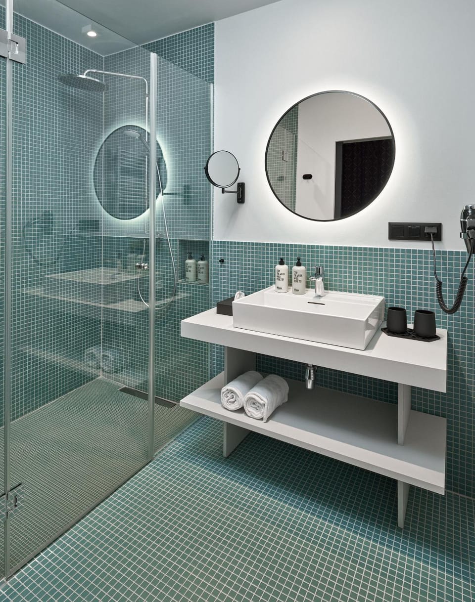 Shower, Bathroom, towels