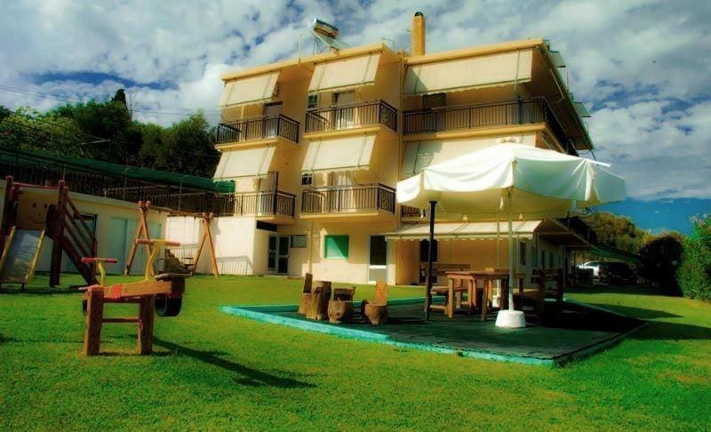 Property building, Day, Garden, Garden