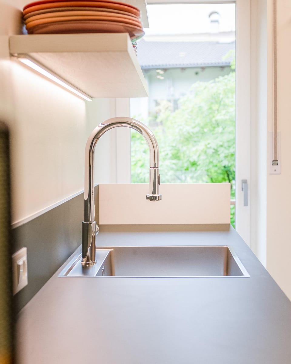 Balcony/Terrace, Kitchen or kitchenette, stove, kitchen, air conditioner