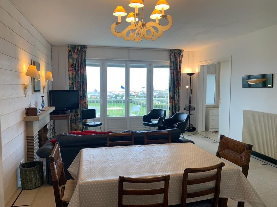TV and multimedia, Living room, Dining area