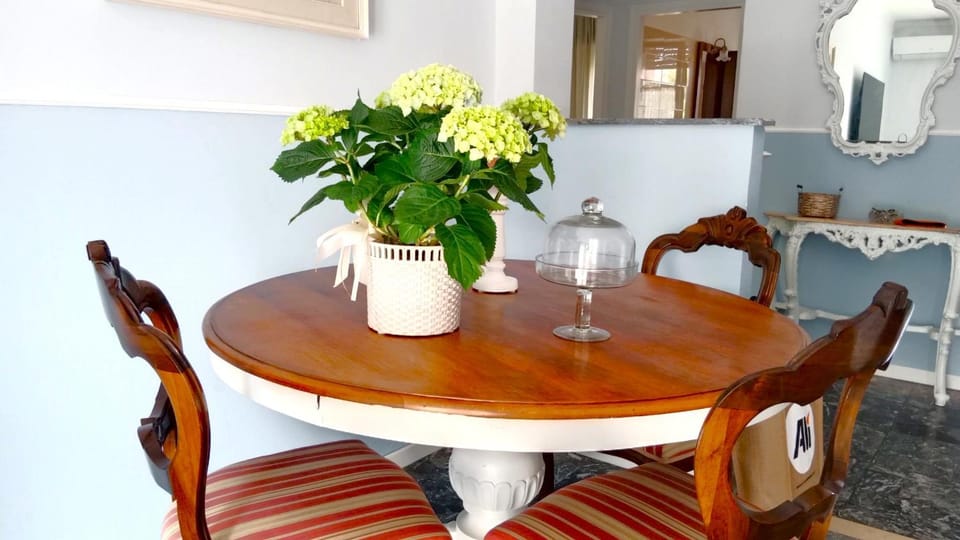 Living room, Decorative detail, Dining area
