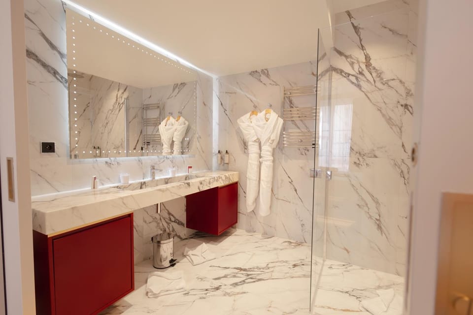 Shower, Bathroom, towels