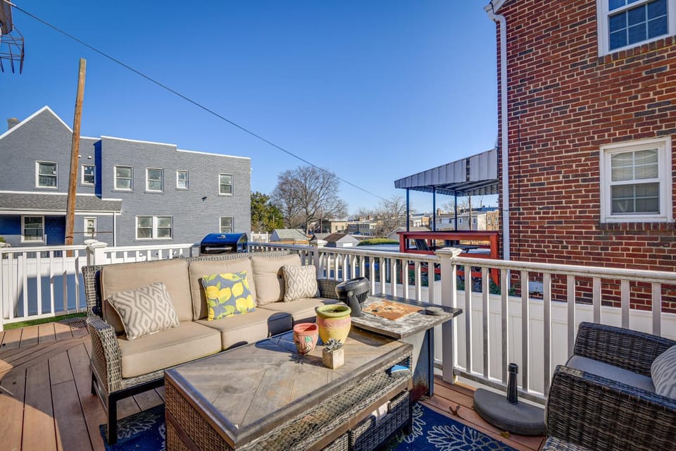WFH-Friendly Vacation Rental in DC! House in District of Columbia
