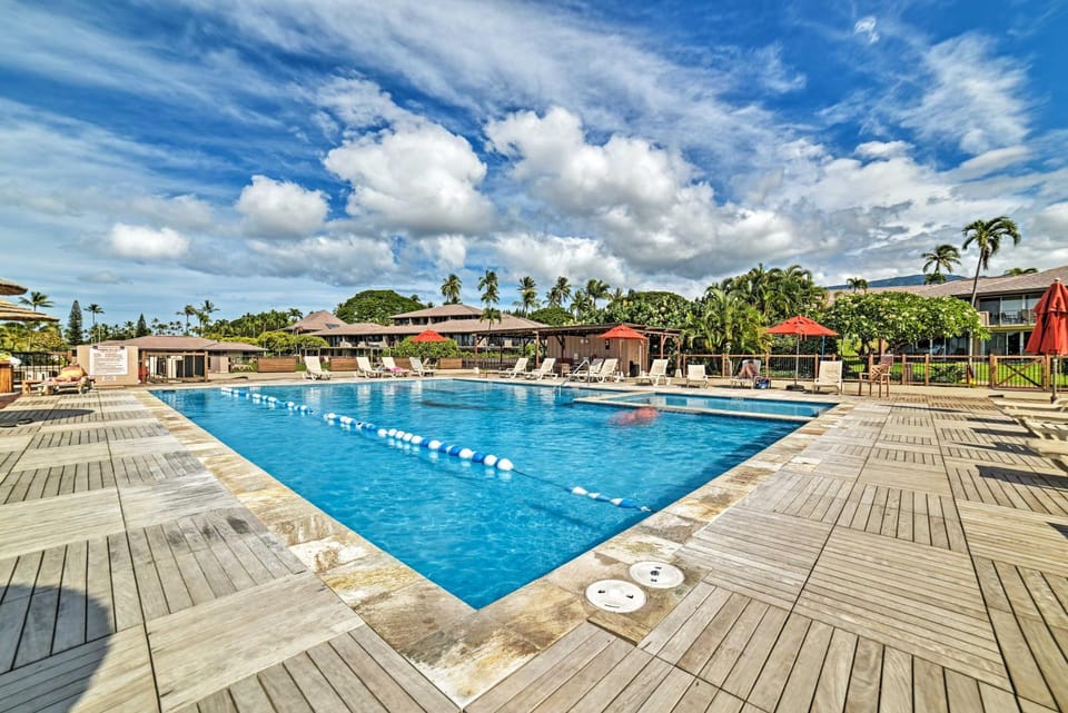 Island Oasis Near Kaanapali Beach & Black Rock House in Kaanapali