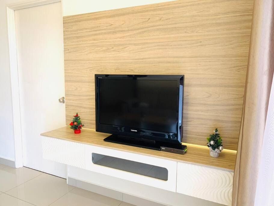 Venice Hill Condo Palazzo Azura Tower 10 1600sf with Mountain Fresh Air Apartment in Hulu Langat