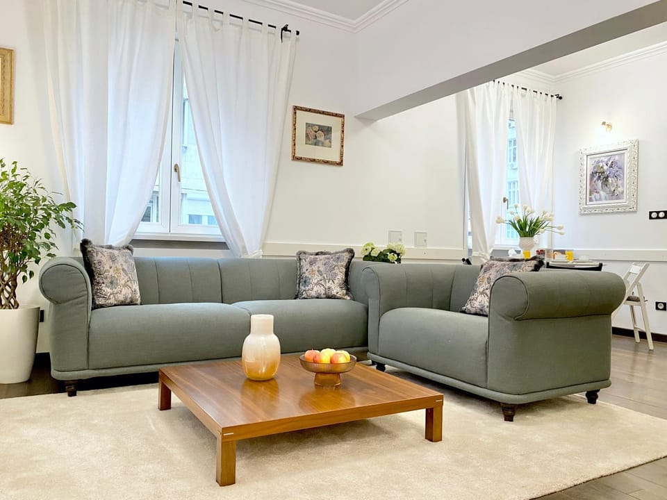 Living room, Seating area