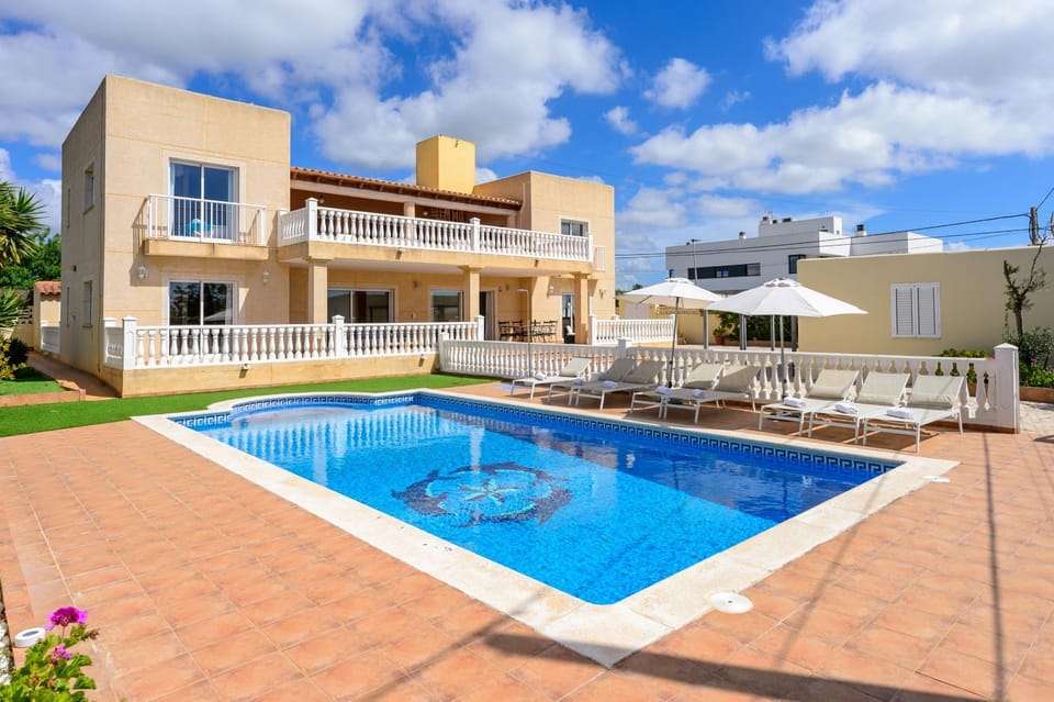 Property building, Patio, Pool view, Swimming pool, sunbed