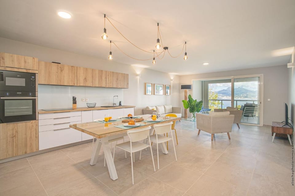 Kitchen or kitchenette, Dining area, minibar, pet friendly, stove