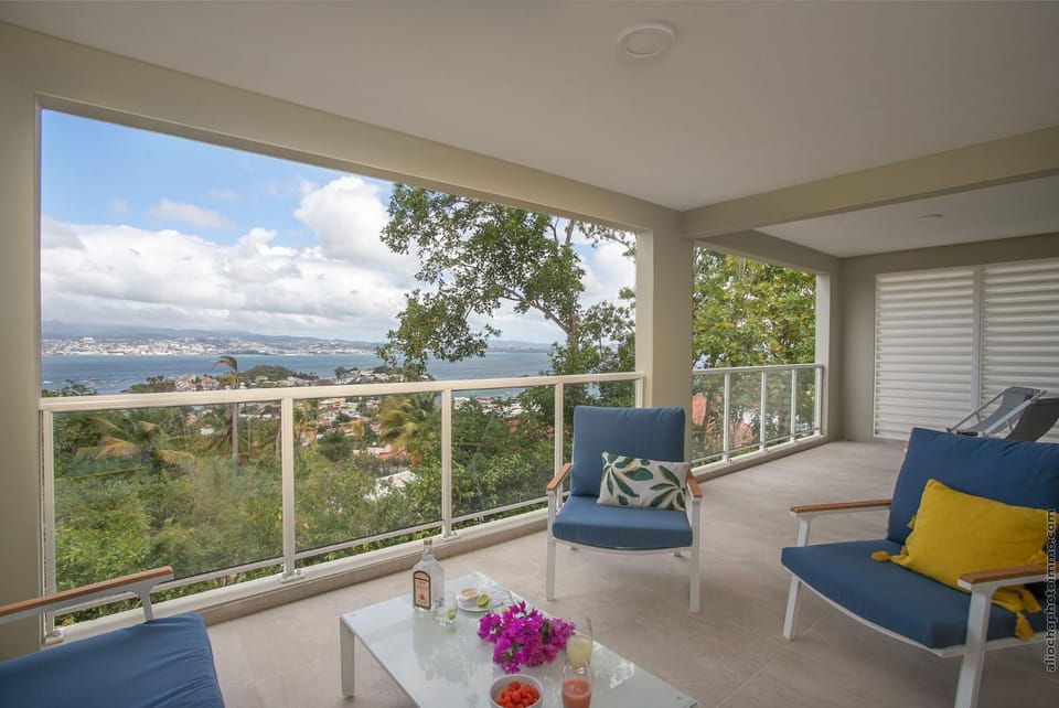 Balcony/Terrace, Living room, Mountain view