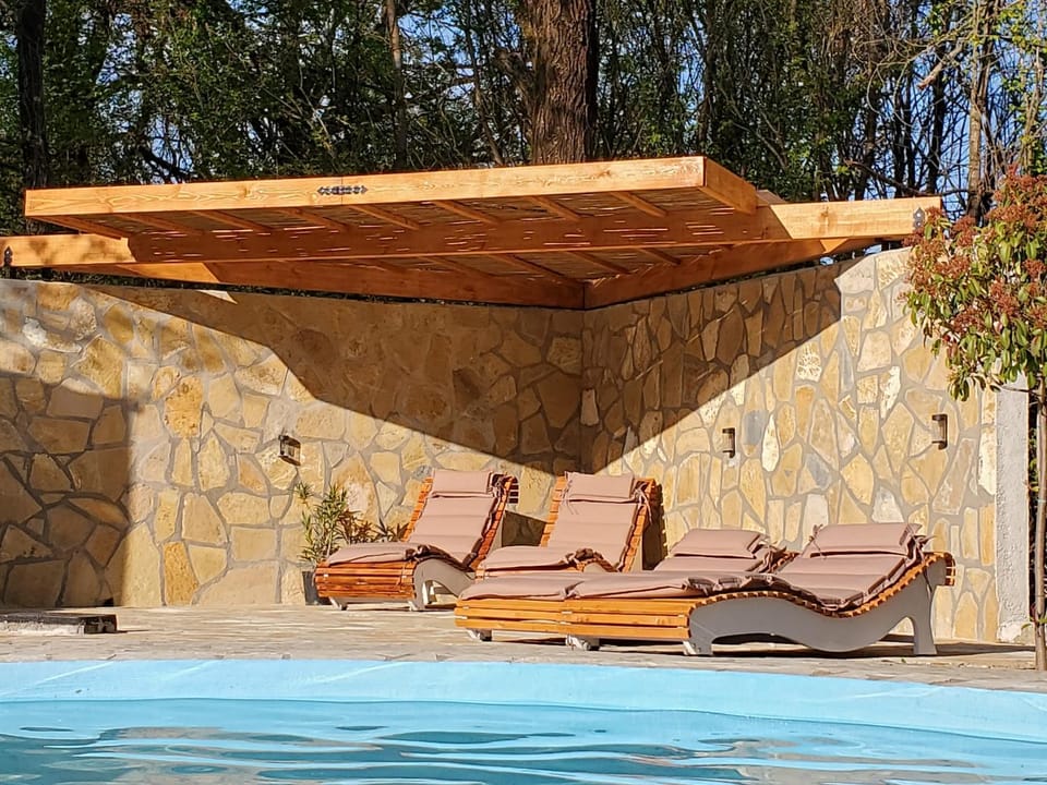 Patio, Swimming pool, sunbed