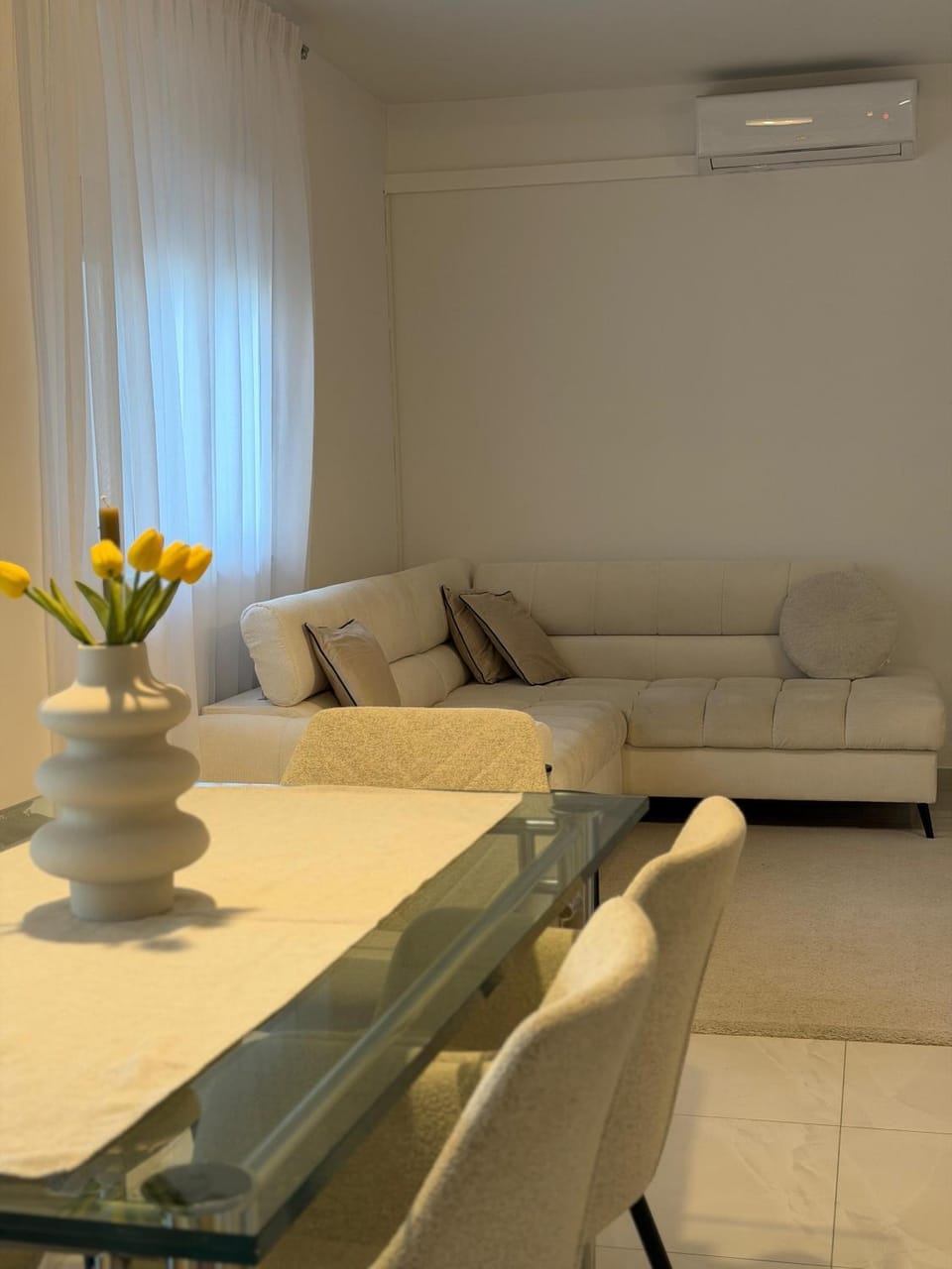Living room, Seating area, air conditioner