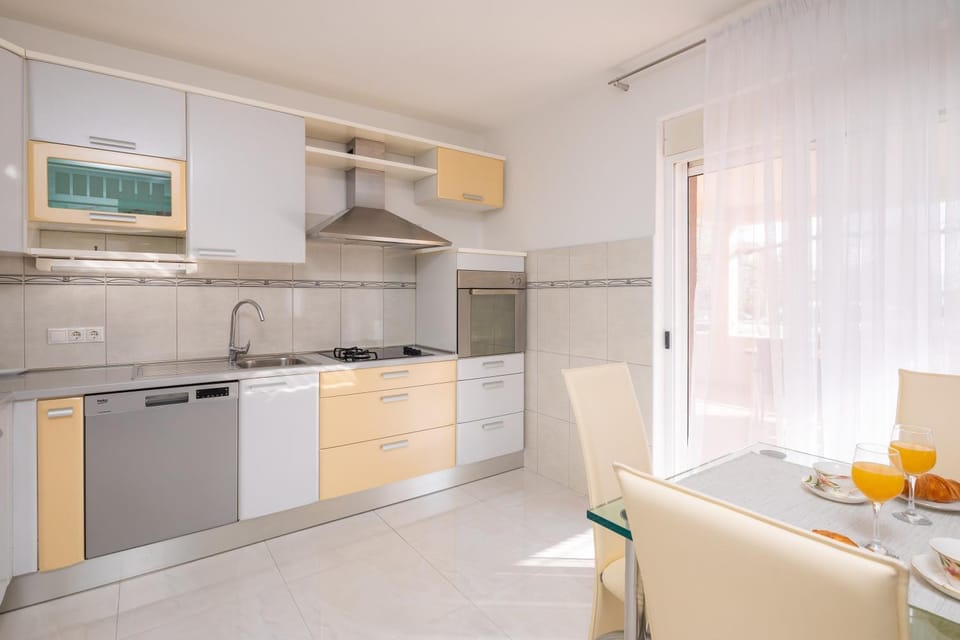 Dining area, dishwasher, minibar, pet friendly, stove