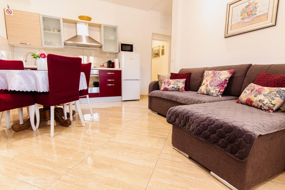 Stylish apt Marta, private parking,BBQ in Stobreč Apartment in Šibenik-Knin County, Croatia