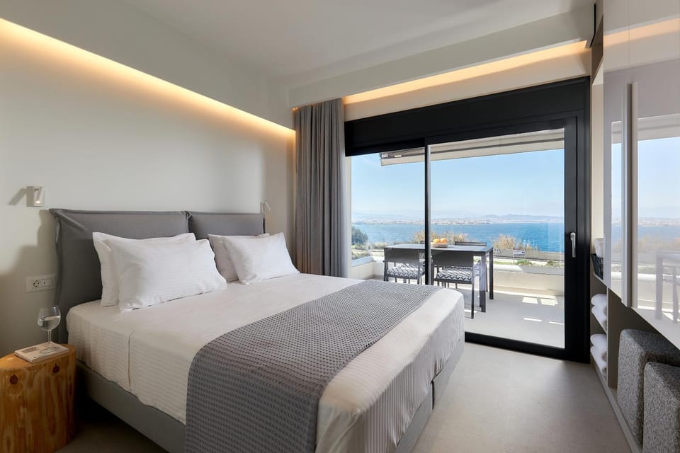 Bed, Natural landscape, View (from property/room), Balcony/Terrace, Bedroom, Sea view