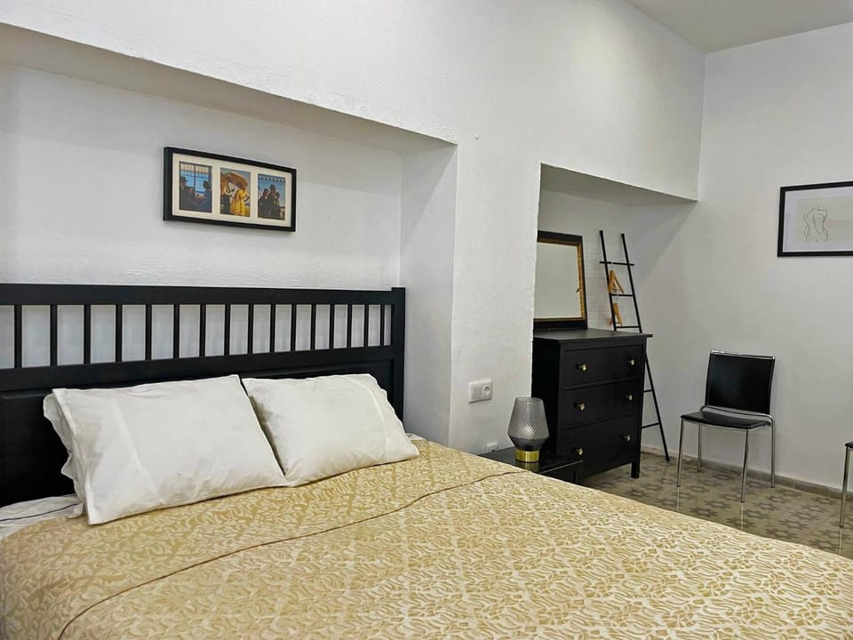 Bed, Bedroom